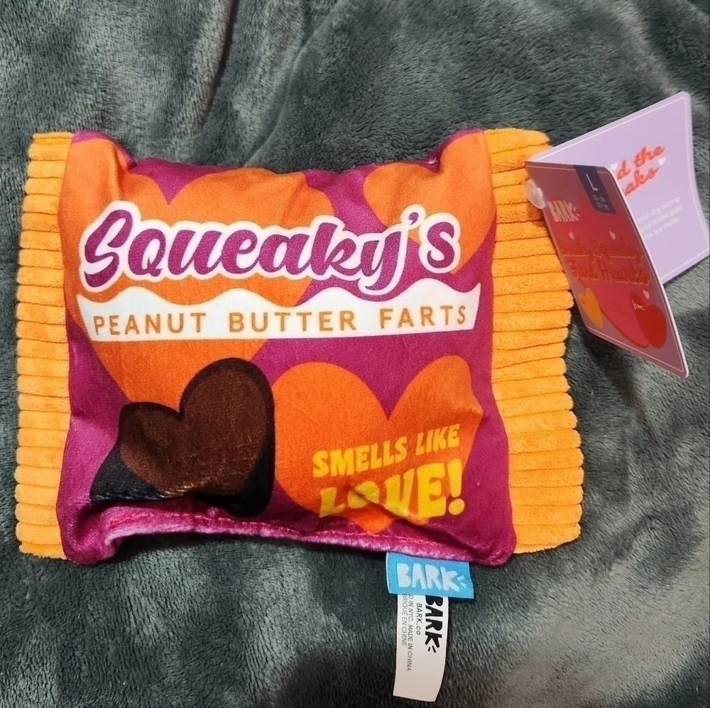 Barkbox Squeaky Fart Hearts sz L